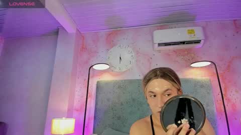 Snapshot of jessicameron chatting on November 2, 11:07 pm JESSI AND NAOMI online show from November 2, 11:07 pm