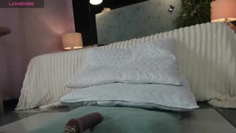 JESSI AND NAOMI online show from July 12, 2:57 am