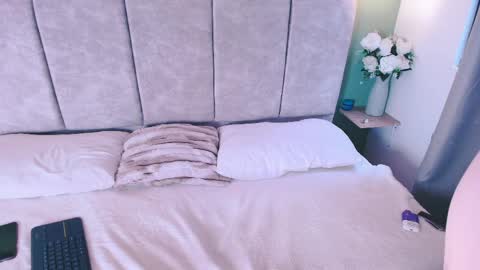 jessicaparkeer1 online show from May 27, 1:30 pm