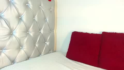 jessicarabbit4 online show from November 12, 10:20 pm