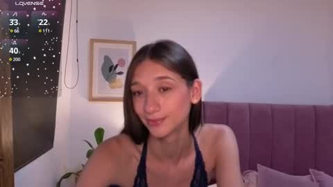 Snapshot of jessie__02 chatting on December 17, 4:21 pm Jess online show from December 17, 4:21 pm