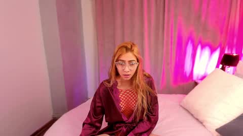 Snapshot of jessie_pinkk chatting on February 7, 6:13 pm Jessie online show from February 7, 6:13 pm