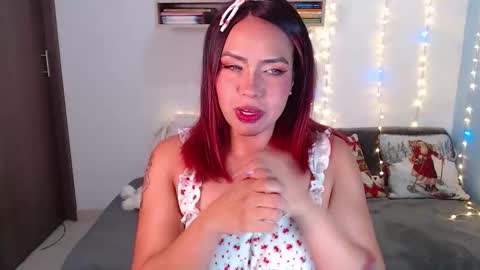 Snapshot of jessie_rose_ chatting on December 15, 8:24 pm Jessie Rose online show from December 15, 8:24 pm