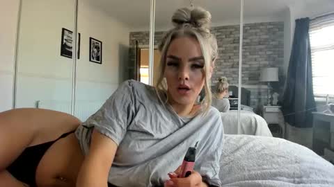 jessiebella0210_ online show from March 14, 11:15 am