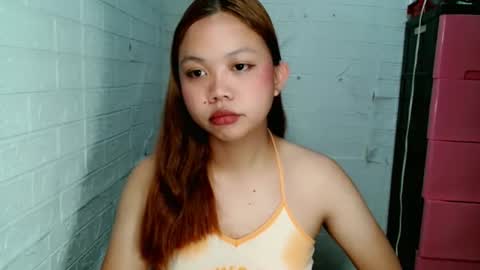 Snapshot of jessiefoxx0 chatting on May 3, 12:27 am Jessie online show from May 3, 12:27 am