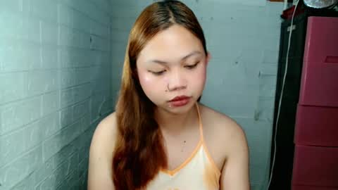 Snapshot of jessiefoxx0 chatting on May 6, 11:43 pm Jessie online show from May 6, 11:43 pm