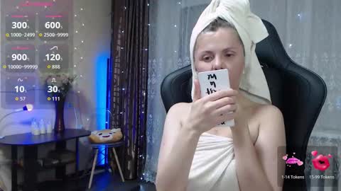 Snapshot of jessiemays chatting on November 19, 10:21 pm Jess online show from November 19, 10:21 pm