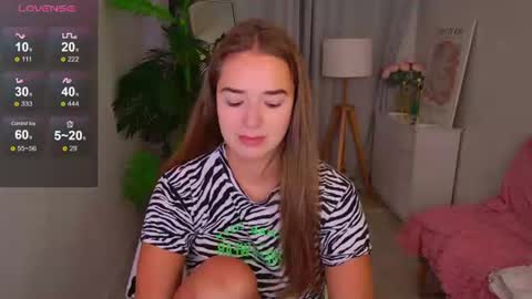 Jessi online show from June 25, 2:43 pm