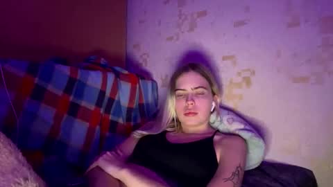 Snapshot of jessika_evans chatting on December 13, 8:04 pm jessika_evans online show from December 13, 8:04 pm