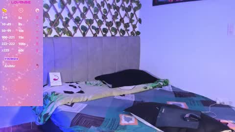 Snapshot of jessika_rabbits chatting on October 15, 1:39 am JESS online show from October 15, 1:39 am