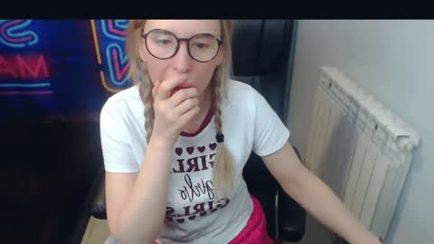 Snapshot of jessikaalba chatting on December 30, 2:42 am Victoria online show from December 30, 2:42 am