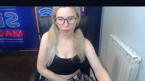 Snapshot of jessikaalba chatting on January 6, 7:56 pm Victoria online show from January 6, 7:56 pm