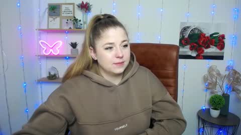 Snapshot of jessikadaniels chatting on March 6, 7:03 am Jess online show from March 6, 7:03 am