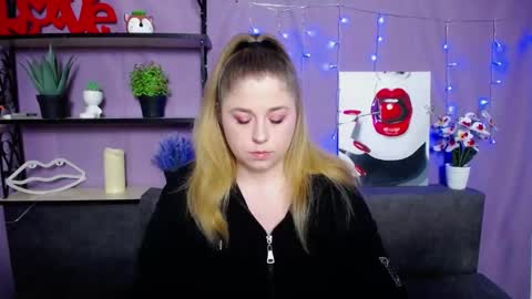 Snapshot of jessikadaniels chatting on March 11, 7:15 am Jess online show from March 11, 7:15 am