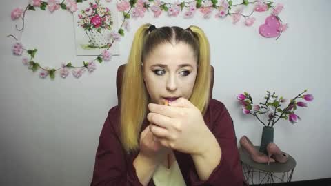 Snapshot of jessikadaniels chatting on September 14, 6:56 am Jess online show from September 14, 6:56 am