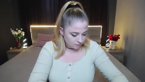 Snapshot of jessikadaniels chatting on September 19, 6:26 am Jess online show from September 19, 6:26 am