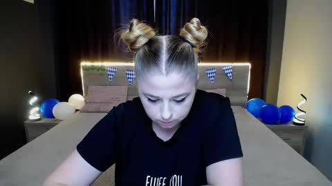 Snapshot of jessikadaniels chatting on September 23, 7:00 am Jess online show from September 23, 7:00 am