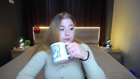 Snapshot of jessikadaniels chatting on October 7, 6:43 am Jess online show from October 7, 6:43 am