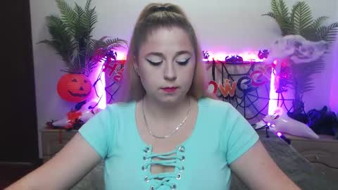 Snapshot of jessikadaniels chatting on October 18, 7:20 am Jess online show from October 18, 7:20 am