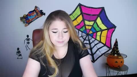 Snapshot of jessikadaniels chatting on October 20, 6:25 am Jess online show from October 20, 6:25 am