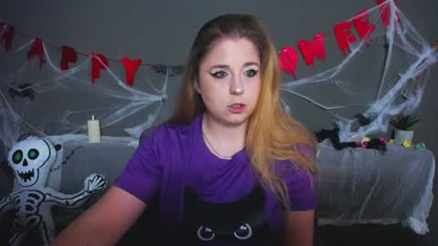 Snapshot of jessikadaniels chatting on November 3, 7:20 am Jess online show from November 3, 7:20 am