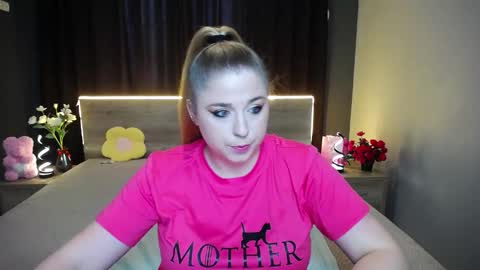 Snapshot of jessikadaniels chatting on November 18, 7:35 am Jess online show from November 18, 7:35 am