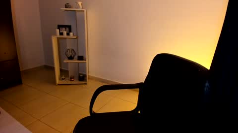 Snapshot of jessy_prada chatting on December 9, 10:41 pm Miss Jessy online show from December 9, 10:41 pm