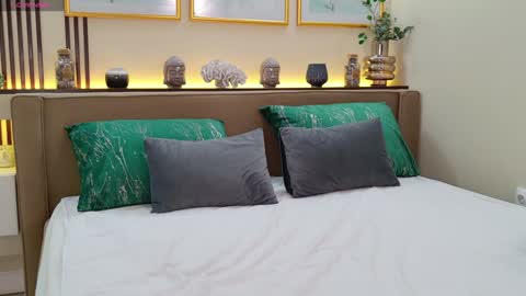 Francesca online show from December 7, 1:40 pm