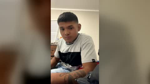 Snapshot of jesusluvs25 chatting on December 17, 5:57 am jesusluvs25 online show from December 17, 5:57 am