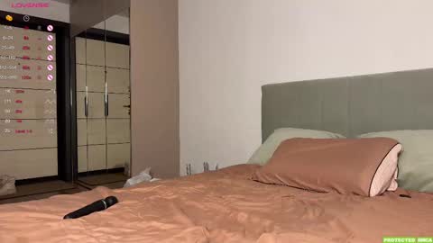 Mona online show from December 5, 3:26 am