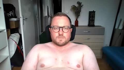 Snapshot of jeuneloup92 chatting on September 9, 5:01 pm jeuneloup92 online show from September 9, 5:01 pm