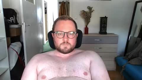 Snapshot of jeuneloup92 chatting on September 21, 12:51 pm jeuneloup92 online show from September 21, 12:51 pm