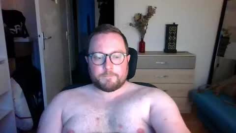 Snapshot of jeuneloup92 chatting on November 12, 4:51 pm jeuneloup92 online show from November 12, 4:51 pm