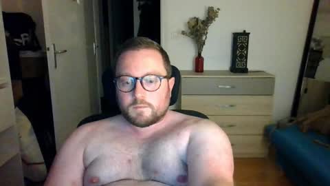 Snapshot of jeuneloup92 chatting on November 13, 5:23 pm jeuneloup92 online show from November 13, 5:23 pm