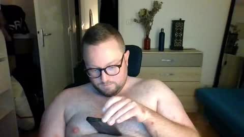 Snapshot of jeuneloup92 chatting on November 17, 5:30 pm jeuneloup92 online show from November 17, 5:30 pm