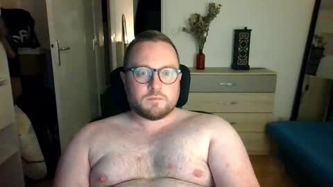 Snapshot of jeuneloup92 chatting on November 18, 5:17 pm jeuneloup92 online show from November 18, 5:17 pm