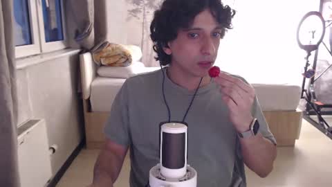 jeuo online show from June 15, 6:21 pm