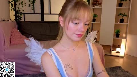 Gwen online show from February 13, 9:11 pm