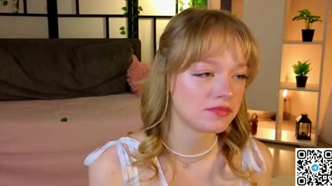 Gwen online show from March 8, 8:12 pm