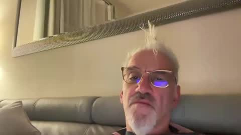 jewlronny online show from February 2, 9:45 pm