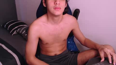 Snapshot of jey_foxx chatting on October 24, 7:21 pm jey_foxx online show from October 24, 7:21 pm