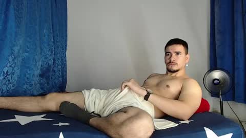 Snapshot of jeycob_happy97 chatting on May 6, 11:26 am Juan David online show from May 6, 11:26 am