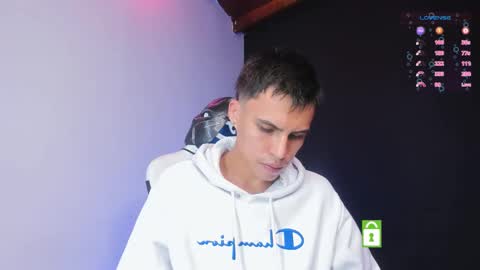 Snapshot of jeyden_camilo chatting on February 9, 10:11 pm Jeyden Camilo online show from February 9, 10:11 pm