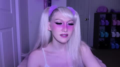 Snapshot of jeylababe chatting on April 12, 2:38 am online show from April 12, 2:38 am
