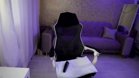 Snapshot of jeyssy69 chatting on January 4, 6:41 am Jeyssy also Andra online show from January 4, 6:41 am