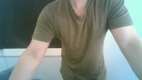 Snapshot of jezz045 chatting on June 4, 1:00 am jezz045 online show from June 4, 1:00 am