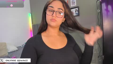 Snapshot of jhacky_sweet chatting on January 22, 2:26 am jhackelin My independent account online show from January 22, 2:26 am