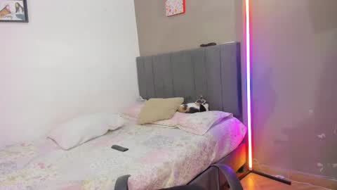 Snapshot of jhacky_sweet chatting on October 25, 4:31 am jhackelin My independent account online show from October 25, 4:31 am