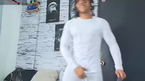 Snapshot of jhay_wheeler777 chatting on June 19, 3:11 am jhay_wheeler777 online show from June 19, 3:11 am