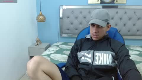 Snapshot of jheidertwink chatting on December 27, 7:29 am Jheider R. online show from December 27, 7:29 am